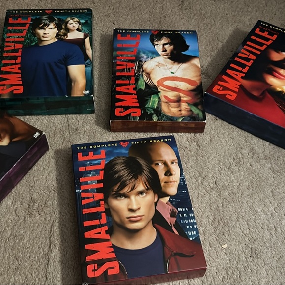 Smallville seasons 1-5 DVDs - Picture 1 of 7